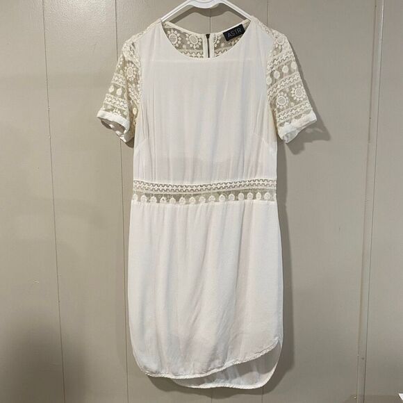 ASTR The Label White Lace Detail Short Sleeve Dress Women’s Size (small) Elegant - Picture 2 of 6